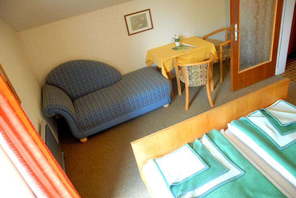 Fruehstueckspension Wiesenhaus Miesenbach  Værelse billede